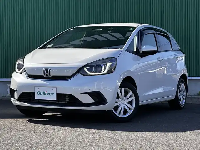ホンダ フィット e:HEVホーム 宮城県 2020(令2)年 0.6万km プラチナホワイトパール Honda CONNECT for Gathers＋ナビ装着用スペシャルパッケージ/・オーディオリモートコントロールスイッチ/・リアワイドカメラ/・USBジャック/＝＝＝/ホンダセンシング/●衝突軽減ブレーキ〈CMBS〉/●誤発進抑制機能/●後方誤発進抑制機能/●近距離衝突軽減ブレーキ/●歩行者事故低減ステアリング/●路外逸脱抑制機能/●渋滞追従機能付アダプティブ・クルーズ・コントロール〈ACC〉/●車線維持支援システム〈LKAS〉/●先行車発進お知らせ機能/●標識認識機能/●オートハイビーム/コーナーセンサー/純正ナビ（VXM-215Ci）/・CD/SD/・Bluetooth/バックカメラ/ドライブレコーダー/革巻きステアリング/電動パーキングブレーキ/ブレーキホールド/LEDヘッドランプ/オートライト/スマートキー＆プッシュスタート/電動格納ミラー/純正フロアマット/ドアバイザー/W/サイド/カーテンエアバッグ