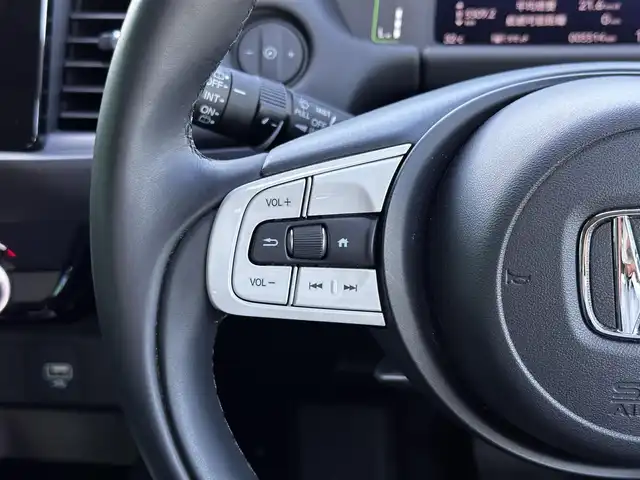 ホンダ フィット e:HEVホーム 宮城県 2020(令2)年 0.6万km プラチナホワイトパール Honda CONNECT for Gathers＋ナビ装着用スペシャルパッケージ/・オーディオリモートコントロールスイッチ/・リアワイドカメラ/・USBジャック/＝＝＝/ホンダセンシング/●衝突軽減ブレーキ〈CMBS〉/●誤発進抑制機能/●後方誤発進抑制機能/●近距離衝突軽減ブレーキ/●歩行者事故低減ステアリング/●路外逸脱抑制機能/●渋滞追従機能付アダプティブ・クルーズ・コントロール〈ACC〉/●車線維持支援システム〈LKAS〉/●先行車発進お知らせ機能/●標識認識機能/●オートハイビーム/コーナーセンサー/純正ナビ（VXM-215Ci）/・CD/SD/・Bluetooth/バックカメラ/ドライブレコーダー/革巻きステアリング/電動パーキングブレーキ/ブレーキホールド/LEDヘッドランプ/オートライト/スマートキー＆プッシュスタート/電動格納ミラー/純正フロアマット/ドアバイザー/W/サイド/カーテンエアバッグ