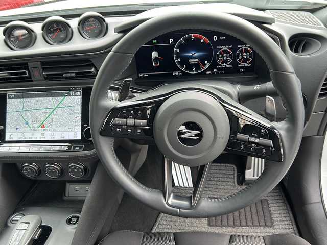 日産 フェアレディ Ｚ 東京都 2024(令6)年 0.9万km パール メーカーナビ/【Bluetooth/地デジ対応TV】/AppleCarPlay/AndroidAuto/ドアミラー自動開閉機能（ディーラーオプション）/バックカメラ/コーナーセンサー/衝突軽減ブレーキ/アダクティブレーダークルーズコントロール/ＢＳＭ/ＬＥＤヘッドライト/オートライト/オートハイビーム機能/ＥＴＣ２．０/前後クリアランスソナー