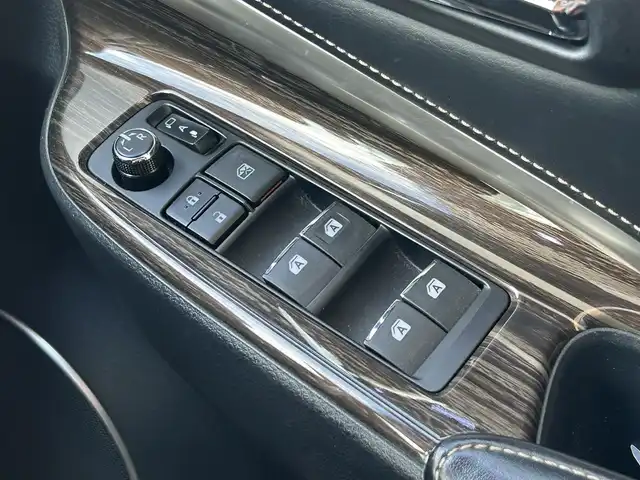 トヨタ ハリアー エレガンス 大阪府 2015(平27)年 9.8万km ホワイトパールクリスタルシャイン 社外9インチナビ　ALPINE EX9/　BT/CD/DVD/フルセグ/FM/AM/バックカメラ/LEDヘッドライト/ハーフレザーシート/社外20インチアルミ/D席パワーシート/社外デジタルインナーミラー/ETC/社外フロントグリル/アイドリングスイッチ/ウィンカーミラー