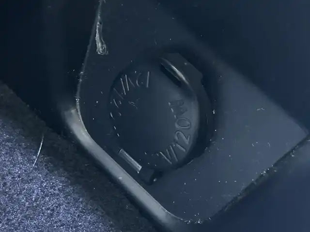 トヨタ ハリアー エレガンス 大阪府 2015(平27)年 9.8万km ホワイトパールクリスタルシャイン 社外9インチナビ　ALPINE EX9/　BT/CD/DVD/フルセグ/FM/AM/バックカメラ/LEDヘッドライト/ハーフレザーシート/社外20インチアルミ/D席パワーシート/社外デジタルインナーミラー/ETC/社外フロントグリル/アイドリングスイッチ/ウィンカーミラー