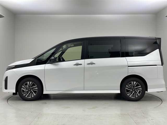 日産 セレナ e－パワー ハイウェイスター V 茨城県 2025(令7)年 0.1千km パール 登録済み未使用車　プロパイロット　純正１２．３型ナビ　フルセグＴＶ　パノラミックビューモニター　両側電動スライドドア　デジタルインナーミラー　ビルトインＥＴＣ２．０　ドライブレコーダー　スマートキー