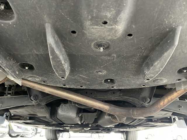 トヨタ クラウン ハイブリッド アスリートS Four 青森県 2016(平28)年 11万km ホワイトパールクリスタルシャイン 4WD/OPアドバンスパッケージ/純正SDナビ・フルセグTV/CD・DVD・Bluetooth・SD/バックカメラ/OP黒革シート/前席エアシート・シートヒーター/ステアリングヒーター/プリクラッシュセーフティ/レーダークルーズコントロール/インテリジェントクリアランスソナー/ワイパーデアイサー/前後ドライブレコーダー/ビルトインETC/LEDヘッドライト/LEDフォグランプ/純正17インチアルミ/スマートキー/プッシュスタート