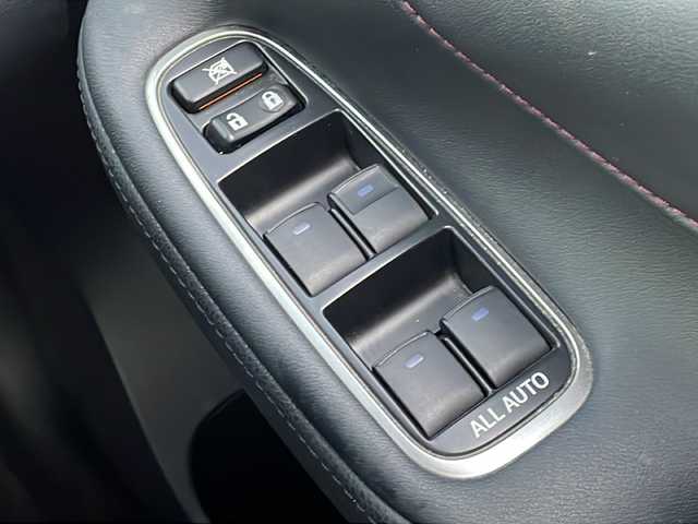 トヨタ クラウン ハイブリッド アスリートS Four 青森県 2016(平28)年 11万km ホワイトパールクリスタルシャイン 4WD/OPアドバンスパッケージ/純正SDナビ・フルセグTV/CD・DVD・Bluetooth・SD/バックカメラ/OP黒革シート/前席エアシート・シートヒーター/ステアリングヒーター/プリクラッシュセーフティ/レーダークルーズコントロール/インテリジェントクリアランスソナー/ワイパーデアイサー/前後ドライブレコーダー/ビルトインETC/LEDヘッドライト/LEDフォグランプ/純正17インチアルミ/スマートキー/プッシュスタート