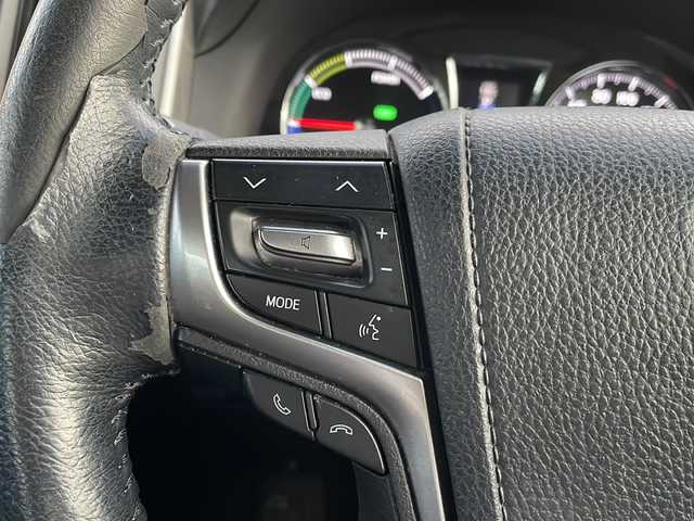 トヨタ クラウン ハイブリッド アスリートS Four 青森県 2016(平28)年 11万km ホワイトパールクリスタルシャイン 4WD/OPアドバンスパッケージ/純正SDナビ・フルセグTV/CD・DVD・Bluetooth・SD/バックカメラ/OP黒革シート/前席エアシート・シートヒーター/ステアリングヒーター/プリクラッシュセーフティ/レーダークルーズコントロール/インテリジェントクリアランスソナー/ワイパーデアイサー/前後ドライブレコーダー/ビルトインETC/LEDヘッドライト/LEDフォグランプ/純正17インチアルミ/スマートキー/プッシュスタート