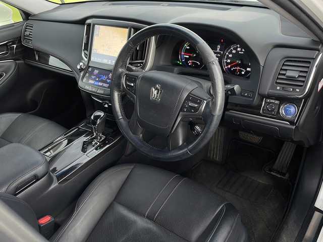 トヨタ クラウン ハイブリッド アスリートS Four 青森県 2016(平28)年 11万km ホワイトパールクリスタルシャイン 4WD/OPアドバンスパッケージ/純正SDナビ・フルセグTV/CD・DVD・Bluetooth・SD/バックカメラ/OP黒革シート/前席エアシート・シートヒーター/ステアリングヒーター/プリクラッシュセーフティ/レーダークルーズコントロール/インテリジェントクリアランスソナー/ワイパーデアイサー/前後ドライブレコーダー/ビルトインETC/LEDヘッドライト/LEDフォグランプ/純正17インチアルミ/スマートキー/プッシュスタート