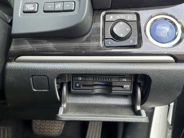 トヨタ クラウン ハイブリッド アスリートS Four 青森県 2016(平28)年 11万km ホワイトパールクリスタルシャイン 4WD/OPアドバンスパッケージ/純正SDナビ・フルセグTV/CD・DVD・Bluetooth・SD/バックカメラ/OP黒革シート/前席エアシート・シートヒーター/ステアリングヒーター/プリクラッシュセーフティ/レーダークルーズコントロール/インテリジェントクリアランスソナー/ワイパーデアイサー/前後ドライブレコーダー/ビルトインETC/LEDヘッドライト/LEDフォグランプ/純正17インチアルミ/スマートキー/プッシュスタート