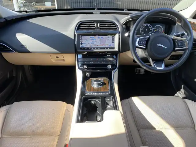 ジャガー ＸＥ XE プレステージ 福岡県 2019(平31)年 3.2万km 青 ワンオーナー/ＡＣＣ/ＭＥＲＩＤＩＡＮサウンド/禁煙車/バックカメラ/メーカーナビ/Ｂｌｕｅｔｏｏｔｈ/１９インチホイル/シートヒーター＆エアーシート/ステアリングヒーター/電動テールゲート