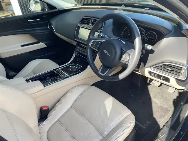 ジャガー ＸＥ XE プレステージ 福岡県 2019(平31)年 3.2万km 青 ワンオーナー/ＡＣＣ/ＭＥＲＩＤＩＡＮサウンド/禁煙車/バックカメラ/メーカーナビ/Ｂｌｕｅｔｏｏｔｈ/１９インチホイル/シートヒーター＆エアーシート/ステアリングヒーター/電動テールゲート