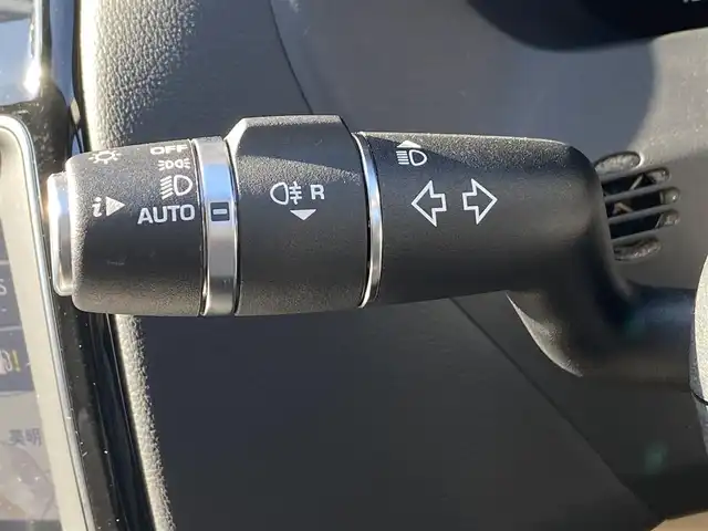 ジャガー ＸＥ XE プレステージ 福岡県 2019(平31)年 3.2万km 青 ワンオーナー/ＡＣＣ/ＭＥＲＩＤＩＡＮサウンド/禁煙車/バックカメラ/メーカーナビ/Ｂｌｕｅｔｏｏｔｈ/１９インチホイル/シートヒーター＆エアーシート/ステアリングヒーター/電動テールゲート