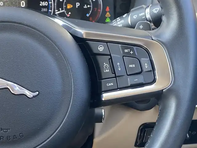 ジャガー ＸＥ XE プレステージ 福岡県 2019(平31)年 3.2万km 青 ワンオーナー/ＡＣＣ/ＭＥＲＩＤＩＡＮサウンド/禁煙車/バックカメラ/メーカーナビ/Ｂｌｕｅｔｏｏｔｈ/１９インチホイル/シートヒーター＆エアーシート/ステアリングヒーター/電動テールゲート