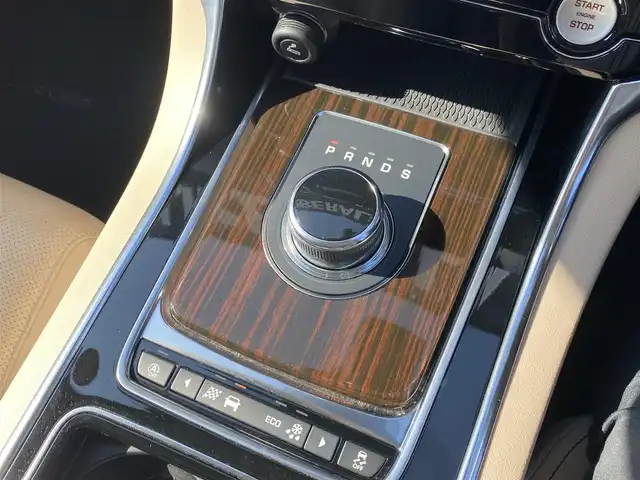 ジャガー ＸＥ XE プレステージ 福岡県 2019(平31)年 3.2万km 青 ワンオーナー/ＡＣＣ/ＭＥＲＩＤＩＡＮサウンド/禁煙車/バックカメラ/メーカーナビ/Ｂｌｕｅｔｏｏｔｈ/１９インチホイル/シートヒーター＆エアーシート/ステアリングヒーター/電動テールゲート