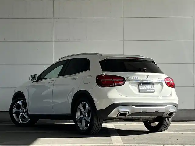 メルセデス・ベンツ ＧＬＡ２２０ 4マチック 山形県 2017(平29)年 4.7万km カルサイトホワイト ・純正ナビ/・レーダーセーフティパッケージ/・フルセグTV/・アダプティブクルーズコントロール/・オートライト/・アンビエントライト/・レーンキープアシスト/・ブラインドスポットモニター/・コーナーセンサー/・バックカメラ/・パワーバックドア/・横滑り防止/・AM/FM/Bluetooth/・フロントドラレコ