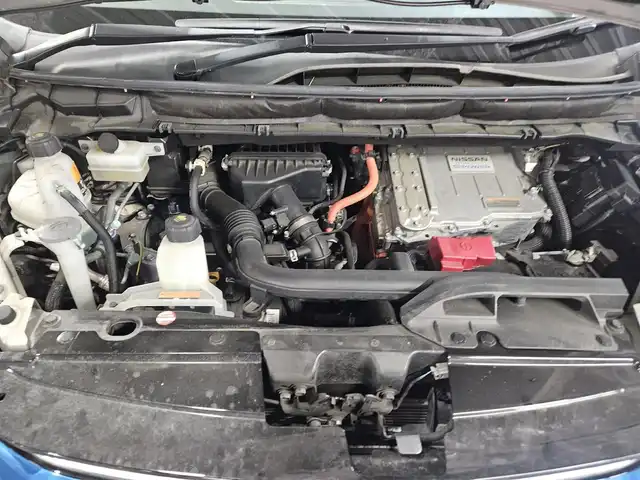 日産 セレナ e－パワー ハイウェイスター V 福岡県 2018(平30)年 7.8万km ベージュ セーフティパックB/純正9型ナビ/フルセグTV/両側ハンズフリーパワースライドドア/アラウンドビューモニター/ビルトインETC/プロパイロット/フロント/バックソナー/エマージェンシーブレーキ/車線逸脱防止支援システム/踏み間違い衝突防止アシスト/パーキングアシスト/標識検知機能/LEDヘッドランプ/純正OPブラウン革巻きステアリング/純正OPブラウンハーフレザーシート/純正15インチアルミホイール/スマートキー/プッシュパワースターター/禁煙車