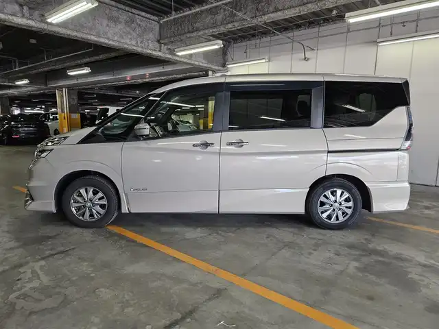 日産 セレナ e－パワー ハイウェイスター V 福岡県 2018(平30)年 7.8万km ベージュ セーフティパックB/純正9型ナビ/フルセグTV/両側ハンズフリーパワースライドドア/アラウンドビューモニター/ビルトインETC/プロパイロット/フロント/バックソナー/エマージェンシーブレーキ/車線逸脱防止支援システム/踏み間違い衝突防止アシスト/パーキングアシスト/標識検知機能/LEDヘッドランプ/純正OPブラウン革巻きステアリング/純正OPブラウンハーフレザーシート/純正15インチアルミホイール/スマートキー/プッシュパワースターター/禁煙車