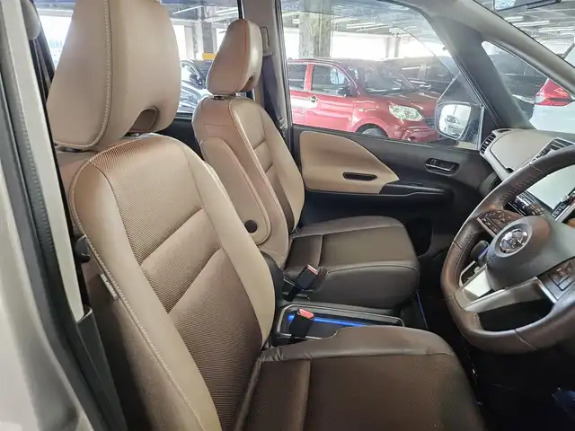 日産 セレナ e－パワー ハイウェイスター V 福岡県 2018(平30)年 7.8万km ベージュ セーフティパックB/純正9型ナビ/フルセグTV/両側ハンズフリーパワースライドドア/アラウンドビューモニター/ビルトインETC/プロパイロット/フロント/バックソナー/エマージェンシーブレーキ/車線逸脱防止支援システム/踏み間違い衝突防止アシスト/パーキングアシスト/標識検知機能/LEDヘッドランプ/純正OPブラウン革巻きステアリング/純正OPブラウンハーフレザーシート/純正15インチアルミホイール/スマートキー/プッシュパワースターター/禁煙車