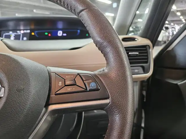 日産 セレナ e－パワー ハイウェイスター V 福岡県 2018(平30)年 7.8万km ベージュ セーフティパックB/純正9型ナビ/フルセグTV/両側ハンズフリーパワースライドドア/アラウンドビューモニター/ビルトインETC/プロパイロット/フロント/バックソナー/エマージェンシーブレーキ/車線逸脱防止支援システム/踏み間違い衝突防止アシスト/パーキングアシスト/標識検知機能/LEDヘッドランプ/純正OPブラウン革巻きステアリング/純正OPブラウンハーフレザーシート/純正15インチアルミホイール/スマートキー/プッシュパワースターター/禁煙車