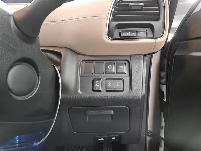 日産 セレナ e－パワー ハイウェイスター V 福岡県 2018(平30)年 7.8万km ベージュ セーフティパックB/純正9型ナビ/フルセグTV/両側ハンズフリーパワースライドドア/アラウンドビューモニター/ビルトインETC/プロパイロット/フロント/バックソナー/エマージェンシーブレーキ/車線逸脱防止支援システム/踏み間違い衝突防止アシスト/パーキングアシスト/標識検知機能/LEDヘッドランプ/純正OPブラウン革巻きステアリング/純正OPブラウンハーフレザーシート/純正15インチアルミホイール/スマートキー/プッシュパワースターター/禁煙車