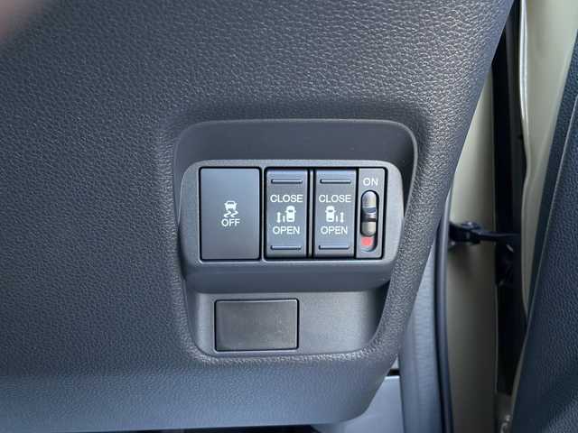 ホンダ フリード ハイブリット e:HEV クロスター 山口県 2025(令7)年 0.1千km ＬグリーンＭ 登録済未使用車/純正9インチナビ/・フルセグテレビ/・applecarplay/・androidauto/・Bluetooth接続/・AM/FM/バックカメラ/Honda SENSING/・衝突軽減ブレーキ/・踏み間違い衝突軽減システム/・急アクセル抑制機能/・路外逸脱抑制機能/・歩行者事故低減ステアリング/・渋滞追従機能付アダプティブクルーズコントロール/・車線維持支援システム/・トラフィックジャムアシスト/・先行車発進お知らせ機能/・オートマチックハイビーム/・標識認識機能/両側パワースライドドア/USB入力端子/ハーフレザーシート/シートヒーター/ウォークスルー/スマートキー/プッシュスタート/スペアキー1本/電子パーキング/純正LEDライト/純正15インチアルミホイール/ウィンカーミラー/取り扱い説明書/保証書