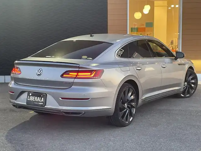 フォルクスワーゲン アルテオン TSI 4モーション Rラインアドバンス 栃木県 2019(平31)年 6.1万km パイライトシルバーM ラグジュアリーパッケージ/├パノラマスライディングルーフ/└DYNAUDIOプレミアムサウンド/ACC/ヘッドアップディスプレイ/ナビ/フルセグTV/全方位カメラ/黒レザーシート/パワーシート/全席シートヒーター/運転席マッサージ/パワートランクリッド/LEDヘッドライト/オートハイビーム/クリアランスソナー/レーンキープアシスト/ブラインドスポット/フロントアシスト/アンビエントライト3色/ドライブレコーダー前後