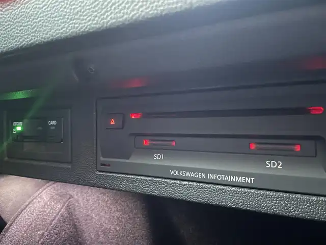 フォルクスワーゲン アルテオン TSI 4モーション Rラインアドバンス 栃木県 2019(平31)年 6.1万km パイライトシルバーM ラグジュアリーパッケージ/├パノラマスライディングルーフ/└DYNAUDIOプレミアムサウンド/ACC/ヘッドアップディスプレイ/ナビ/フルセグTV/全方位カメラ/黒レザーシート/パワーシート/全席シートヒーター/運転席マッサージ/パワートランクリッド/LEDヘッドライト/オートハイビーム/クリアランスソナー/レーンキープアシスト/ブラインドスポット/フロントアシスト/アンビエントライト3色/ドライブレコーダー前後