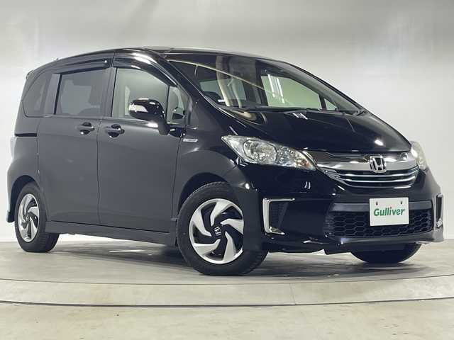 ホンダ フリード ハイブリット ジャストセレクション 神奈川県 2014(平26)年 7.3万km プレミアムスパークルブラックパール 純正7インチSDナビ(VXM-155VSi)/ドライブレコーダー/衝突被害軽減システム/車線逸脱警報/バックカメラ/クルーズコントロール/両側パワースライドドア/横滑り防止装置/ETC/アイドリングストップ/オートライト/サイドスポイラー/ステアリングスイッチ /ブラックレザー調シートカバー(前席/2nd)/ISOFIX対応/ウィンカーミラー/電動格納ミラー/シートリフター/ドアバイザー/プッシュスタート/スマートキー/フロアマット/スペアキー/取扱説明書