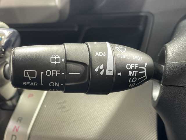 ホンダ フリード ハイブリット ジャストセレクション 神奈川県 2014(平26)年 7.3万km プレミアムスパークルブラックパール 純正7インチSDナビ(VXM-155VSi)/ドライブレコーダー/衝突被害軽減システム/車線逸脱警報/バックカメラ/クルーズコントロール/両側パワースライドドア/横滑り防止装置/ETC/アイドリングストップ/オートライト/サイドスポイラー/ステアリングスイッチ /ブラックレザー調シートカバー(前席/2nd)/ISOFIX対応/ウィンカーミラー/電動格納ミラー/シートリフター/ドアバイザー/プッシュスタート/スマートキー/フロアマット/スペアキー/取扱説明書