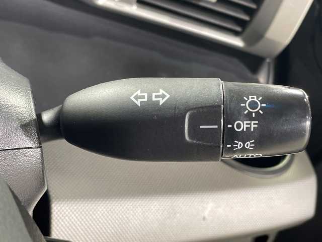 ホンダ フリード ハイブリット ジャストセレクション 神奈川県 2014(平26)年 7.3万km プレミアムスパークルブラックパール 純正7インチSDナビ(VXM-155VSi)/ドライブレコーダー/衝突被害軽減システム/車線逸脱警報/バックカメラ/クルーズコントロール/両側パワースライドドア/横滑り防止装置/ETC/アイドリングストップ/オートライト/サイドスポイラー/ステアリングスイッチ /ブラックレザー調シートカバー(前席/2nd)/ISOFIX対応/ウィンカーミラー/電動格納ミラー/シートリフター/ドアバイザー/プッシュスタート/スマートキー/フロアマット/スペアキー/取扱説明書