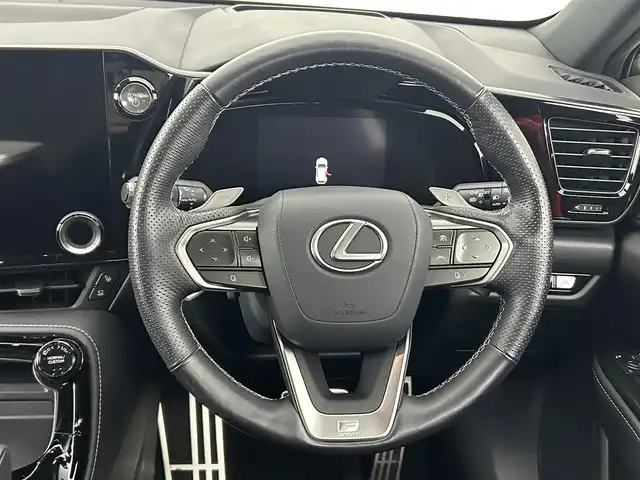 レクサス ＮＸ 350h Fスポーツ 道央・札幌 2021(令3)年 2.9万km ホワイトノーヴァガラスフレーク ・４ＷＤ/・マークレビンソンプレミアムサラウンド/・純正ナビ/　BT/USB/フルセグＴＶ/　AppleCarPlay/AndoroidAuto/・パノラミックビューモニター/・ビルトインETC2.0/・ドライブレコーダー前後(CS-92WQH)/・デジタルインナーミラー/・レクサスチームメイト/・PCS/LDA/PKSB/RCTA/RSA/BSM/・クリアランスソナー/・レーダークルーズコントロール/・パーキングアシスト/・ヘッドアップディスプレイ/・オートブレーキホールド/・アイドリングストップ/・横滑り防止装置/・ABS/・レザーシート/・D席シートメモリー/・D＋N席シートヒータ＆ベンチレーション/・ステアリングヒーター/・リヤシート電動格納/・オートマチックハイビーム/・オートライト/・三眼LEDヘッドライト/・フロントフォグランプ/・純正フロアマット/・プッシュスタート/・スマートキー/・スペアキー/・カードキー/・保証書