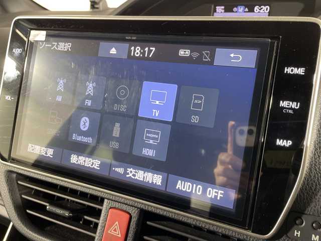 トヨタ エスクァイア ハイブリッド Gi 福岡県 2019(平31)年 7万km ブラック 純正メモリーナビゲーション/フルセグテレビ/CD DVD BT HDMI/バックカメラ/LEDヘッドライト/黒皮シート/シートヒーター/デジタルインナーミラー/ドライブレコーダー前後/両側パワースライドドア/クルーズコントロール/ウッドコンビハンドル/ステアリングスイッチ/オートライト/オートハイビーム/スマートキー/プッシュスタートエンジン