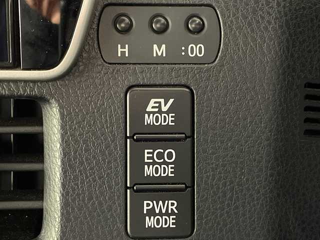 トヨタ エスクァイア ハイブリッド Gi 福岡県 2019(平31)年 7万km ブラック 純正メモリーナビゲーション/フルセグテレビ/CD DVD BT HDMI/バックカメラ/LEDヘッドライト/黒皮シート/シートヒーター/デジタルインナーミラー/ドライブレコーダー前後/両側パワースライドドア/クルーズコントロール/ウッドコンビハンドル/ステアリングスイッチ/オートライト/オートハイビーム/スマートキー/プッシュスタートエンジン