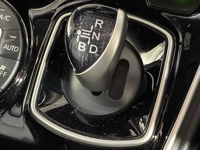 トヨタ エスクァイア ハイブリッド Gi 福岡県 2019(平31)年 7万km ブラック 純正メモリーナビゲーション/フルセグテレビ/CD DVD BT HDMI/バックカメラ/LEDヘッドライト/黒皮シート/シートヒーター/デジタルインナーミラー/ドライブレコーダー前後/両側パワースライドドア/クルーズコントロール/ウッドコンビハンドル/ステアリングスイッチ/オートライト/オートハイビーム/スマートキー/プッシュスタートエンジン