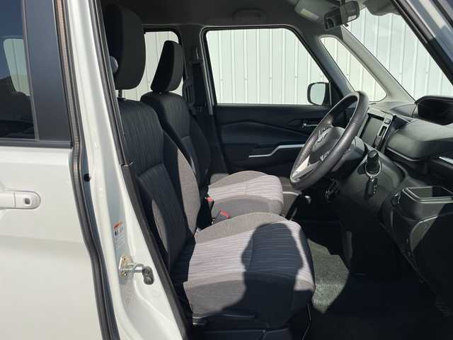 スズキ ソリオ HV MZ 千葉県 2022(令4)年 1.7万km リーフホワイト 衝突被害軽減システム/車線逸脱警報/クルーズコントロール/両側パワースライドドア/横滑り防止装置/アイドリングストップ/LEDヘッドライト/フォグランプ/オートライト/ウィンカーミラー/電動格納ミラー/純正15インチAW/シートリフター/プッシュスタート/スマートキー/スペアキー/取扱説明書/保証書