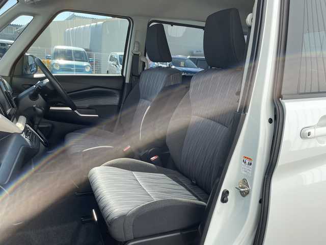 スズキ ソリオ HV MZ 千葉県 2022(令4)年 1.7万km リーフホワイト 衝突被害軽減システム/車線逸脱警報/クルーズコントロール/両側パワースライドドア/横滑り防止装置/アイドリングストップ/LEDヘッドライト/フォグランプ/オートライト/ウィンカーミラー/電動格納ミラー/純正15インチAW/シートリフター/プッシュスタート/スマートキー/スペアキー/取扱説明書/保証書