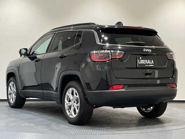 クライスラー・ジープ ジープ コンパス ロンジチュード 新潟県 2025(令7)年 0.1万km ブラック ワンオーナー/オーディオナビゲーションシステム/10.1インチタッチパネルモニター/AppleCarPlay/Androidauto/AM/FMラジオ /ETC2.0 /Bluetooth/ブラックルーフレール/プレミアムファブリックシート/アダプティブクルーズコントロール/アクティブ レーン マネジメント/ブラインドスポットモニター/リアクロスパスディテクション/フロント・リアパークアシスト/リアビューカメラ/インテリジェントスピードアシスト/リフレクター式 LEDヘッドライト（ロー、ハイビーム）/オートハイビームヘッドライト/LED フロントフォグランプ