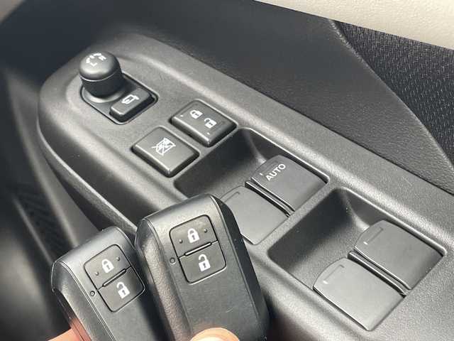 スズキ スイフト HYBRID MZ 青森県 2024(令6)年 0.3万km 青 4WD/純正9インチメモリナビ・フルセグTV/CD・DVD・Bluetooth/全方位モニター/前席シートヒーター/セーフティサポート/デュアルセンサーブレーキサポート2/アダプティブクルーズコントロール/レーンキープアシスト/ブラインドスポットモニター/アダプティブハイビーム/パドルシフト/ドアミラーヒーター/ビルトインETC/純正フロアマット/LEDヘッドライト/オートライト/LEDフォグランプ/純正16インチアルミ/スペアキー