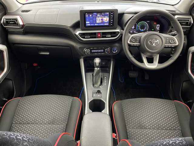 トヨタ ライズ Z 大阪府 2023(令5)年 2.2万km ブラックマイカメタリック 純正ナビ/【フルセグTV/Bluetooth/CD/DVD/FM/AM】/パノラマミックビューモニター/スマートアシスト（前後誤発信抑制機能付き）/・レーンキープコントロール/・アダプティブクルーズコントロール/・スマートペダル/・アダプティブドライビングビーム/前後コーナーセンサー/オートホールド/オートリトラクタブルミラー/ビルトインETC/前席シートヒーター/前後席USBポート/純正フロアマット/純正ドアバイザー/スマートキー×２/プッシュスタート/ステアリングスイッチ/ISOFIX対応