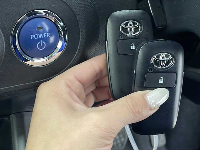 トヨタ ライズ Z 大阪府 2023(令5)年 2.2万km ブラックマイカメタリック 純正ナビ/【フルセグTV/Bluetooth/CD/DVD/FM/AM】/パノラマミックビューモニター/スマートアシスト（前後誤発信抑制機能付き）/・レーンキープコントロール/・アダプティブクルーズコントロール/・スマートペダル/・アダプティブドライビングビーム/前後コーナーセンサー/オートホールド/オートリトラクタブルミラー/ビルトインETC/前席シートヒーター/前後席USBポート/純正フロアマット/純正ドアバイザー/スマートキー×２/プッシュスタート/ステアリングスイッチ/ISOFIX対応