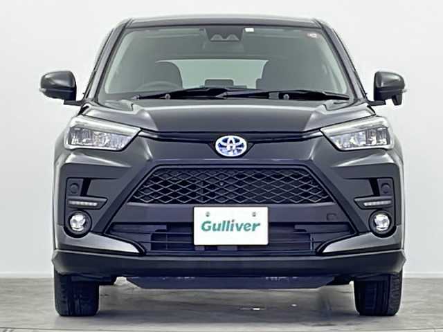 トヨタ ライズ Z 大阪府 2023(令5)年 2.2万km ブラックマイカメタリック 純正ナビ/【フルセグTV/Bluetooth/CD/DVD/FM/AM】/パノラマミックビューモニター/スマートアシスト（前後誤発信抑制機能付き）/・レーンキープコントロール/・アダプティブクルーズコントロール/・スマートペダル/・アダプティブドライビングビーム/前後コーナーセンサー/オートホールド/オートリトラクタブルミラー/ビルトインETC/前席シートヒーター/前後席USBポート/純正フロアマット/純正ドアバイザー/スマートキー×２/プッシュスタート/ステアリングスイッチ/ISOFIX対応