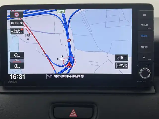 ホンダ ヴェゼル ハイブリッド e:HEV Z 熊本県 2023(令5)年 1万km プレミアムサンライトホワイトパール 純正ナビVXU-245VZi（ＣＤ・ＤＶＤ・フルセグ・ＢＴ・SD・ＵＳＢ）/バックカメラ　/ビルトインＥＴＣ　/前後クリアランスソナー　/ホンダセンシング/・衝突軽減ブレーキ/・踏み間違い防止/・ブラインドスポットモニター/・路外逸脱抑制機能/・オートハイビーム/・アダブティブクルーズコントロール/・標識認識システム/横滑り防止/ダウンヒルアシスト/前席シートヒーター　/ステアリングヒーター　/パワーバックドア/ハーフレザーシート/パドルシフト/電動パーキングブレーキ/ブレーキホールド/純正フロアマット/純正１８インチAW/オートライト/LEDヘッドライト/フォグライト/スマートキー/プッシュスタート/スペアキー1本/保証書/取扱説明書