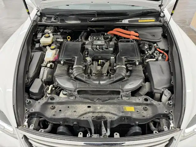 レクサス ＬＳ 600hL エグゼクティブP 三重県 2013(平25)年 14.3万km パール プレミアムガソリン/4WD/MTモード付フロアCVT/12.3型HDDナビ/（AM/FM/CD/DVD/Blu-ray/HDDREC/USB/Bluetooth/AUX/TV）/9インチ リヤシートエンターテインメント/バックカメラ/ETC/安全/・前方・後方プリクラッシュセーフティ（衝突回避支援型・ドライバーモニター付ミリ波レーダー・ステレオカメラ）/・ブラインドスポットモニター［BSM］/・レーンキーピングアシスト［LKA］/・レーダークルーズコントロール/・アダプティブハイビームシステム［AHS］/・クリアランスソナー/・空気圧警告表示/装備/・“マークレビンソン”プレミアムサウンド/・セミアニリン本革シート/・パワーシート（D16way/N10way/REAR4way）/・シートヒーター/ベンチレーション（D/N/REAR左右）/・ステアリングヒーター/・リヤシートリラクゼーションシステム（REAR左）/・AC100Vコンセント 100W/・オートライト・オートワイパー/・インテリジェントAFS付LEDヘッドランプ/・パワートランク/・電動チルト・テレスコピックステアリング/・リヤドア＆リヤガラス電動サンシェード/・グランドスペアタイヤ/・純正18inAW