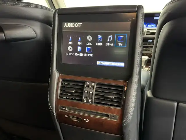 レクサス ＬＳ 600hL エグゼクティブP 三重県 2013(平25)年 14.3万km パール プレミアムガソリン/4WD/MTモード付フロアCVT/12.3型HDDナビ/（AM/FM/CD/DVD/Blu-ray/HDDREC/USB/Bluetooth/AUX/TV）/9インチ リヤシートエンターテインメント/バックカメラ/ETC/安全/・前方・後方プリクラッシュセーフティ（衝突回避支援型・ドライバーモニター付ミリ波レーダー・ステレオカメラ）/・ブラインドスポットモニター［BSM］/・レーンキーピングアシスト［LKA］/・レーダークルーズコントロール/・アダプティブハイビームシステム［AHS］/・クリアランスソナー/・空気圧警告表示/装備/・“マークレビンソン”プレミアムサウンド/・セミアニリン本革シート/・パワーシート（D16way/N10way/REAR4way）/・シートヒーター/ベンチレーション（D/N/REAR左右）/・ステアリングヒーター/・リヤシートリラクゼーションシステム（REAR左）/・AC100Vコンセント 100W/・オートライト・オートワイパー/・インテリジェントAFS付LEDヘッドランプ/・パワートランク/・電動チルト・テレスコピックステアリング/・リヤドア＆リヤガラス電動サンシェード/・グランドスペアタイヤ/・純正18inAW