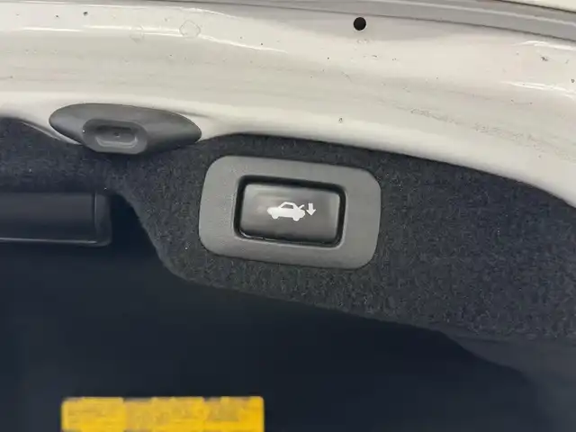 レクサス ＬＳ 600hL エグゼクティブP 三重県 2013(平25)年 14.3万km パール プレミアムガソリン/4WD/MTモード付フロアCVT/12.3型HDDナビ/（AM/FM/CD/DVD/Blu-ray/HDDREC/USB/Bluetooth/AUX/TV）/9インチ リヤシートエンターテインメント/バックカメラ/ETC/安全/・前方・後方プリクラッシュセーフティ（衝突回避支援型・ドライバーモニター付ミリ波レーダー・ステレオカメラ）/・ブラインドスポットモニター［BSM］/・レーンキーピングアシスト［LKA］/・レーダークルーズコントロール/・アダプティブハイビームシステム［AHS］/・クリアランスソナー/・空気圧警告表示/装備/・“マークレビンソン”プレミアムサウンド/・セミアニリン本革シート/・パワーシート（D16way/N10way/REAR4way）/・シートヒーター/ベンチレーション（D/N/REAR左右）/・ステアリングヒーター/・リヤシートリラクゼーションシステム（REAR左）/・AC100Vコンセント 100W/・オートライト・オートワイパー/・インテリジェントAFS付LEDヘッドランプ/・パワートランク/・電動チルト・テレスコピックステアリング/・リヤドア＆リヤガラス電動サンシェード/・グランドスペアタイヤ/・純正18inAW