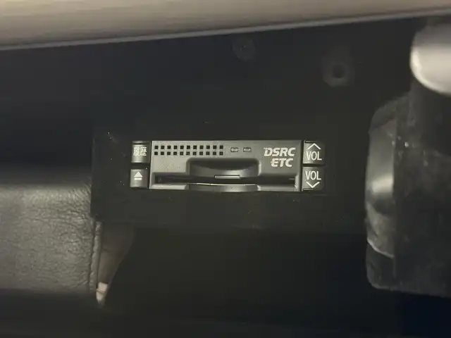 レクサス ＬＳ 600hL エグゼクティブP 三重県 2013(平25)年 14.3万km パール プレミアムガソリン/4WD/MTモード付フロアCVT/12.3型HDDナビ/（AM/FM/CD/DVD/Blu-ray/HDDREC/USB/Bluetooth/AUX/TV）/9インチ リヤシートエンターテインメント/バックカメラ/ETC/安全/・前方・後方プリクラッシュセーフティ（衝突回避支援型・ドライバーモニター付ミリ波レーダー・ステレオカメラ）/・ブラインドスポットモニター［BSM］/・レーンキーピングアシスト［LKA］/・レーダークルーズコントロール/・アダプティブハイビームシステム［AHS］/・クリアランスソナー/・空気圧警告表示/装備/・“マークレビンソン”プレミアムサウンド/・セミアニリン本革シート/・パワーシート（D16way/N10way/REAR4way）/・シートヒーター/ベンチレーション（D/N/REAR左右）/・ステアリングヒーター/・リヤシートリラクゼーションシステム（REAR左）/・AC100Vコンセント 100W/・オートライト・オートワイパー/・インテリジェントAFS付LEDヘッドランプ/・パワートランク/・電動チルト・テレスコピックステアリング/・リヤドア＆リヤガラス電動サンシェード/・グランドスペアタイヤ/・純正18inAW