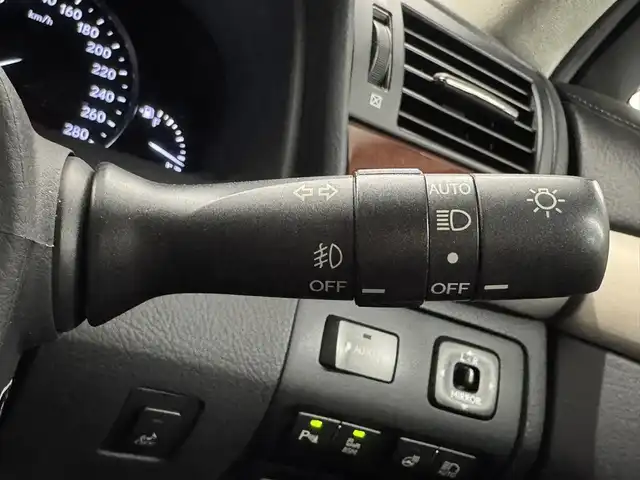 レクサス ＬＳ 600hL エグゼクティブP 三重県 2013(平25)年 14.3万km パール プレミアムガソリン/4WD/MTモード付フロアCVT/12.3型HDDナビ/（AM/FM/CD/DVD/Blu-ray/HDDREC/USB/Bluetooth/AUX/TV）/9インチ リヤシートエンターテインメント/バックカメラ/ETC/安全/・前方・後方プリクラッシュセーフティ（衝突回避支援型・ドライバーモニター付ミリ波レーダー・ステレオカメラ）/・ブラインドスポットモニター［BSM］/・レーンキーピングアシスト［LKA］/・レーダークルーズコントロール/・アダプティブハイビームシステム［AHS］/・クリアランスソナー/・空気圧警告表示/装備/・“マークレビンソン”プレミアムサウンド/・セミアニリン本革シート/・パワーシート（D16way/N10way/REAR4way）/・シートヒーター/ベンチレーション（D/N/REAR左右）/・ステアリングヒーター/・リヤシートリラクゼーションシステム（REAR左）/・AC100Vコンセント 100W/・オートライト・オートワイパー/・インテリジェントAFS付LEDヘッドランプ/・パワートランク/・電動チルト・テレスコピックステアリング/・リヤドア＆リヤガラス電動サンシェード/・グランドスペアタイヤ/・純正18inAW