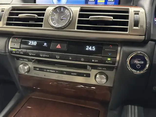 レクサス ＬＳ 600hL エグゼクティブP 三重県 2013(平25)年 14.3万km パール プレミアムガソリン/4WD/MTモード付フロアCVT/12.3型HDDナビ/（AM/FM/CD/DVD/Blu-ray/HDDREC/USB/Bluetooth/AUX/TV）/9インチ リヤシートエンターテインメント/バックカメラ/ETC/安全/・前方・後方プリクラッシュセーフティ（衝突回避支援型・ドライバーモニター付ミリ波レーダー・ステレオカメラ）/・ブラインドスポットモニター［BSM］/・レーンキーピングアシスト［LKA］/・レーダークルーズコントロール/・アダプティブハイビームシステム［AHS］/・クリアランスソナー/・空気圧警告表示/装備/・“マークレビンソン”プレミアムサウンド/・セミアニリン本革シート/・パワーシート（D16way/N10way/REAR4way）/・シートヒーター/ベンチレーション（D/N/REAR左右）/・ステアリングヒーター/・リヤシートリラクゼーションシステム（REAR左）/・AC100Vコンセント 100W/・オートライト・オートワイパー/・インテリジェントAFS付LEDヘッドランプ/・パワートランク/・電動チルト・テレスコピックステアリング/・リヤドア＆リヤガラス電動サンシェード/・グランドスペアタイヤ/・純正18inAW