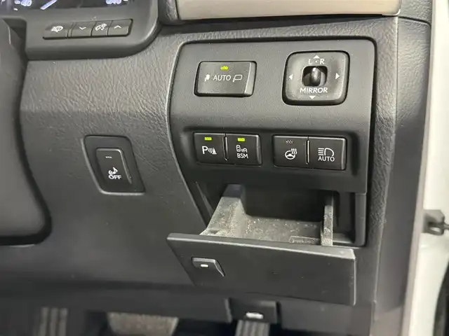 レクサス ＬＳ 600hL エグゼクティブP 三重県 2013(平25)年 14.3万km パール プレミアムガソリン/4WD/MTモード付フロアCVT/12.3型HDDナビ/（AM/FM/CD/DVD/Blu-ray/HDDREC/USB/Bluetooth/AUX/TV）/9インチ リヤシートエンターテインメント/バックカメラ/ETC/安全/・前方・後方プリクラッシュセーフティ（衝突回避支援型・ドライバーモニター付ミリ波レーダー・ステレオカメラ）/・ブラインドスポットモニター［BSM］/・レーンキーピングアシスト［LKA］/・レーダークルーズコントロール/・アダプティブハイビームシステム［AHS］/・クリアランスソナー/・空気圧警告表示/装備/・“マークレビンソン”プレミアムサウンド/・セミアニリン本革シート/・パワーシート（D16way/N10way/REAR4way）/・シートヒーター/ベンチレーション（D/N/REAR左右）/・ステアリングヒーター/・リヤシートリラクゼーションシステム（REAR左）/・AC100Vコンセント 100W/・オートライト・オートワイパー/・インテリジェントAFS付LEDヘッドランプ/・パワートランク/・電動チルト・テレスコピックステアリング/・リヤドア＆リヤガラス電動サンシェード/・グランドスペアタイヤ/・純正18inAW