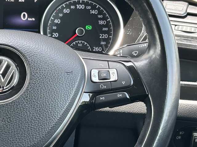 フォルクスワーゲン ゴルフ トゥーラン TSI ハイライン 福岡県 2016(平28)年 4.6万km ピュアホワイト 純正ナビ/CD/DVD/SD/USB/AUX/BT/フルセグ/Applecarplay/ETC2.0/バックカメラ/ACC/レーンキープアシスト/オートホールド/革巻きステアリング/パドルシフト/ステアリングスイッチ/シートヒーター全席/LEDヘッドライト/オートライト/フォグライト前後/純正フロアマット/純正17AW