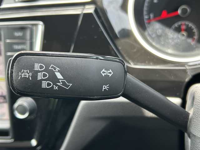 フォルクスワーゲン ゴルフ トゥーラン TSI ハイライン 福岡県 2016(平28)年 4.6万km ピュアホワイト 純正ナビ/CD/DVD/SD/USB/AUX/BT/フルセグ/Applecarplay/ETC2.0/バックカメラ/ACC/レーンキープアシスト/オートホールド/革巻きステアリング/パドルシフト/ステアリングスイッチ/シートヒーター全席/LEDヘッドライト/オートライト/フォグライト前後/純正フロアマット/純正17AW