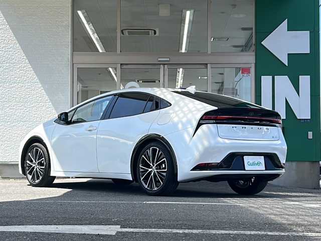 トヨタ プリウス Z 愛知県 2024(令6)年 0.7万km プラチナホワイトパールマイカ 禁煙車/ワンオーナー/革シート/純正メーカーナビ/Miracast/フルセグ/パノラミックビューモニター/デジタルインナーミラー/　（ドライブレコーダー内蔵）/純正ビルトインETC/電動リアゲート/トヨタセーフティセンス/アドバンストパーク/ステアリングリモコン/前後コーナーセンサー/クリアランスソナー/アダプティプクルーズコントロール/ブラインドスポットモニター/置くだけ充電/ハンドルヒーター/シートヒーター（D/N席）/エアーシート（D/N席）/パワーシート（D席）/メモリーシート（D席）/D/Nサンシェード/純正19アルミ/純正フロアマット/フォグランプ/純正LEDヘッドライト/AUTOライト/AUTOハイビーム/100V充電/電動格納ミラー/スペアキー/取説/保証書